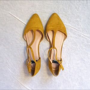 🍁 N.Y.L.A. Faux Suede T-strap Flats